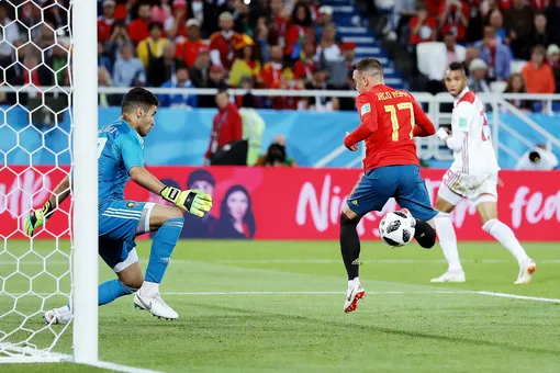 Один из самых изящных голов чемпионата мира: испанец Яго Аспас забивает пяткой в матче против Марокко.