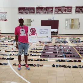 Американец собрал самую большую коллекцию носков со странными принтами, состоящую из 1165 пар