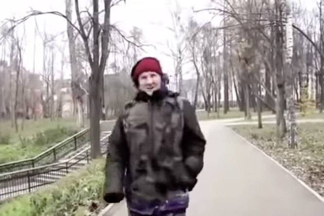 Автор мемного видео «А я думала, сова» нашел бабушку, которая подбежала к нему и спросила: «Что это у тебя?» Он хочет снять про нее документалку Автор мемного видео «А я думала, сова» нашел бабушку, которая подбежала к нему и спросила: «Что это у тебя?» Он хочет снять про нее документалку