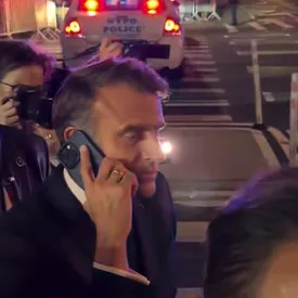 В Нью-Йорке полиция остановила автомобиль Макрона из-за кортежа Трампа. Президент Франции сразу позвонил своему коллеге