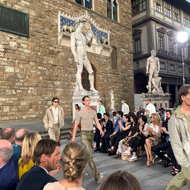 Возвращение на родину: как прошел мужской показ Salvatore Ferragamo на площади Синьории во Флоренции