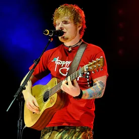 Барабанную установку, на которой Эд Ширан играл в подростковом возрасте, продают в интернете за £5 тысяч Барабанную установку, на которой Эд Ширан играл в подростковом возрасте, продают в интернете за £5 тысяч