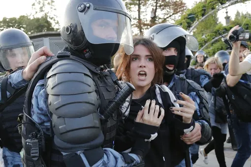 СМИ: арестованы не менее 40 человек, задержанных на митинге в Москве 27 июля