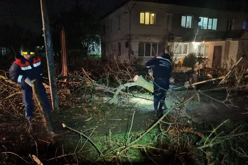 На Крым и Краснодарский край обрушились шторм и ураган. Один человек погиб