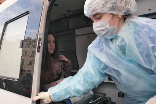Суд в Петербурге обязал принудительно вернуть в больницу девушку, которая сбежала из карантина по коронавирусу