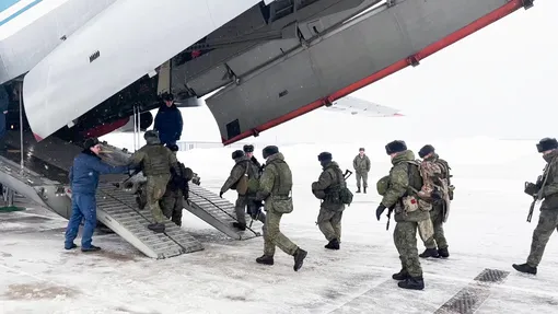Российские военные готовятся к переброске в Казахстан протесты в казахстане