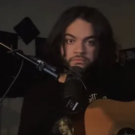 В TikTok обнаружили двойника Филиппа Киркорова из США. Он исполняет каверы на Nirvana и отвечает русскоязычным комментаторам
