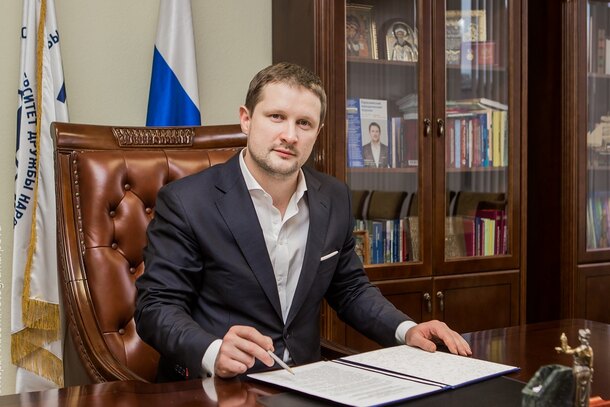 Олег Ястребов