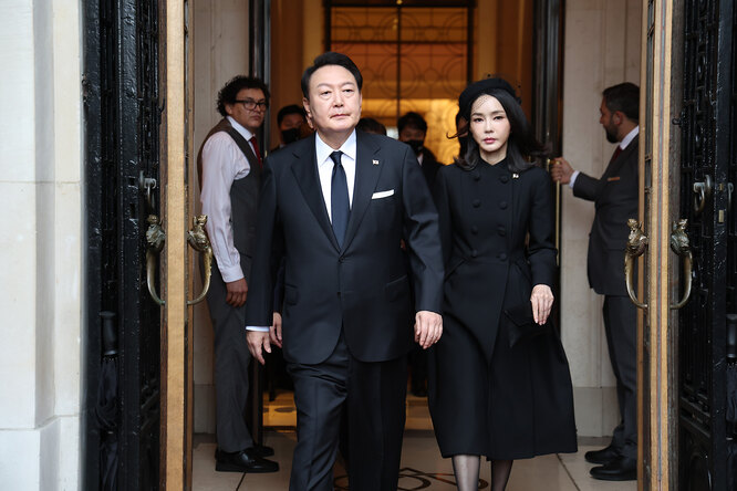 Президент Южной Кореи Юн Сок Ёль и его жена Ким Кун-хи.