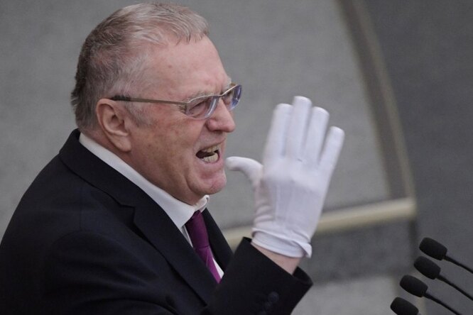 «Никаких рукопожатий»: Владимир Жириновский призвал депутатов Госдумы носить перчатки для «защиты от микробов»