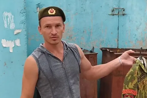 «Я давал присягу своему народу»: в соцсетях появились видео, на которых называющие себя экс-спецназовцами белорусы избавляются от служебной формы «Я давал присягу своему народу»: в соцсетях появились видео, на которых называющие себя экс-спецназовцами белорусы избавляются от служебной формы