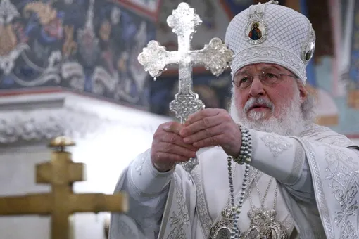 Патриарх Кирилл призвал верующих перестать ходить в храмы