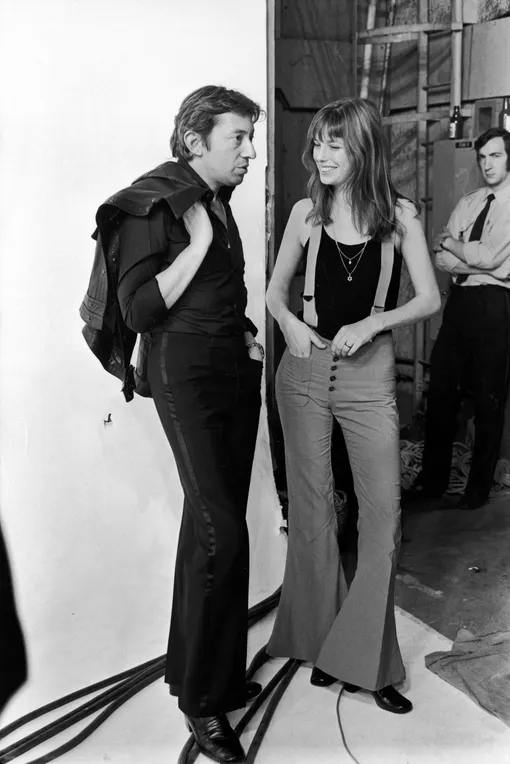 FRANCE — AUGUST 08: Serge Gainsbourg and Jane Birkin in Paris, France on August 08, 1977 — On the French TV studio set at the Buttes Chaummont. (Photo by )