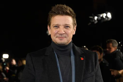 Звезда Marvel Джереми Реннер встал на ноги после несчастного случая со снегоуборочной машиной Звезда Marvel Джереми Реннер встал на ноги после несчастного случая со снегоуборочной машиной