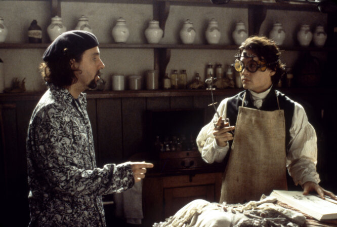 Тим Бертон и Джонни Депп во время работы над фильмом «Сонная лощина», 1998