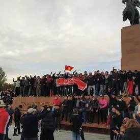 Президент Киргизии на фоне протестов приказал ввести в Бишкек войска и объявил режим ЧП Президент Киргизии на фоне протестов приказал ввести в Бишкек войска и объявил режим ЧП