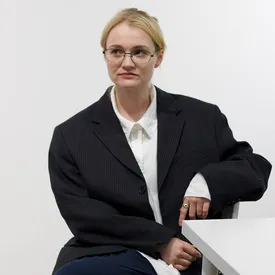 «Мне кажется, я все время смеюсь»: соосновательница «Терминала А» и ярмарки графики «Контур» Майя Ковальски — о прошедшем годе и его уроках