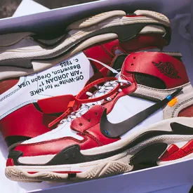 Умелец из инстаграма* «скрестил» кроссовки Balenciaga Triple S и Nike Air Jordan 1 Вирджила Абло Умелец из инстаграма* «скрестил» кроссовки Balenciaga Triple S и Nike Air Jordan 1 Вирджила Абло