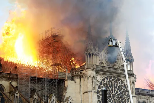 Возможно, собор Парижской Богоматери спасти не удастся