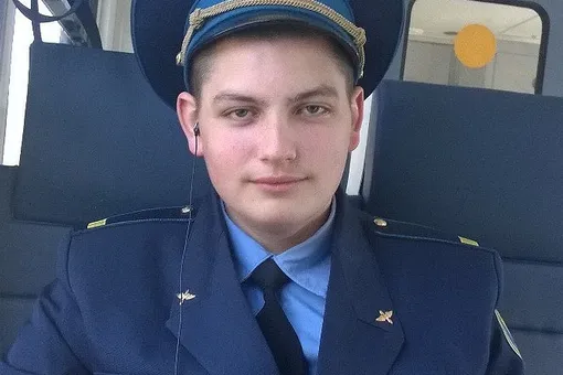 Минтранс подтвердил гибель бортпроводника при пожаре в самолете в Шереметьево. Ему было 22 года