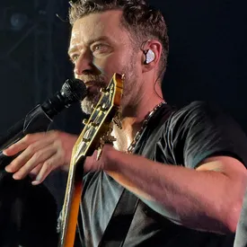 Джастин Тимберлейк назвал фанатке пол ее будущего ребенка во время концерта. Девушка пришла на выступление с плакатом и запечатанным конвертом