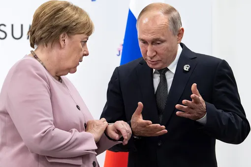 «Мы продолжим наше дружеское общение»: Путин отправил Меркель телеграмму по случаю ее ухода с поста канцлера и обратился к ней на «ты»