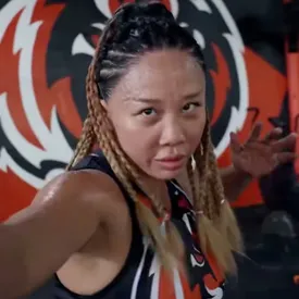 В Китае бывшая арт-директор стала первой женщиной, победившей на чемпионате мира по пощечинам