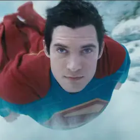 В соцсетях новый тизер «Супермена» приняли неоднозначно. Некоторые пользователи стали шутить над странным лицом героя в одном из кадров ролика