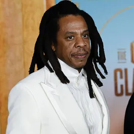 Jay-Z подал в суд на адвоката женщины, обвинившей его в изнасиловании Jay-Z подал в суд на адвоката женщины, обвинившей его в изнасиловании