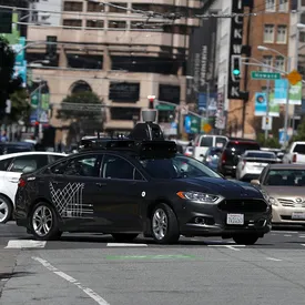 В США беспилотный автомобиль Uber впервые насмерть сбил человека В США беспилотный автомобиль Uber впервые насмерть сбил человека