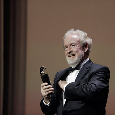 Британский режиссер Ридли Скотт стал обладателем премии Cartier Glory to the Filmmaker Британский режиссер Ридли Скотт стал обладателем премии Cartier Glory to the Filmmaker