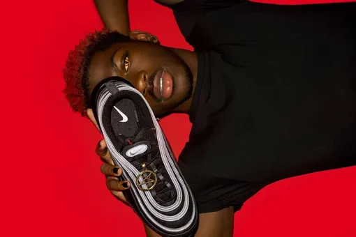 Nike договорилась с создателями «сатанинских кроссовок». Покупателям предложат вернуть деньги