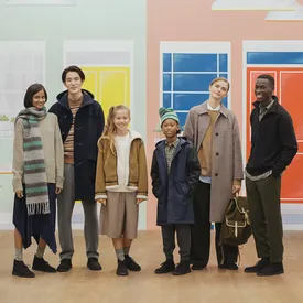 Uniqlo и Джонатан Андерсон показали новую совместную коллекцию — осенние вещи для мужчин, женщин и детей