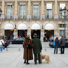 Вооруженные грабители вынесли из отеля Ritz в Париже украшения на 4 миллиона евро Вооруженные грабители вынесли из отеля Ritz в Париже украшения на 4 миллиона евро