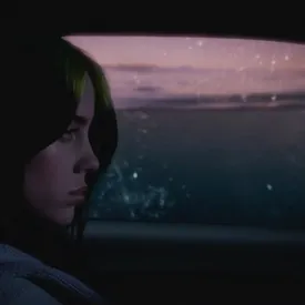 Билли Айлиш ведет машину прямо под воду в новом клипе на песню Everything I Wanted Билли Айлиш ведет машину прямо под воду в новом клипе на песню Everything I Wanted