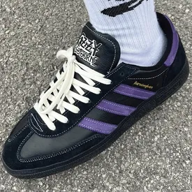 Adidas выпустил кроссовки, посвященные Оззи Осборну. Выпущена всего 121 пара