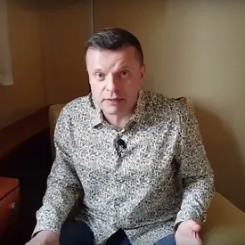 Вышел второй выпуск «Парфенона». В этот раз Леонид Парфенов рассуждает и пьет вино в Нью-Йорке Вышел второй выпуск «Парфенона». В этот раз Леонид Парфенов рассуждает и пьет вино в Нью-Йорке