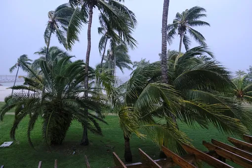 Ураган наивысшей категории «Дориан» ударил по Багамским островам. Погиб восьмилетний мальчик