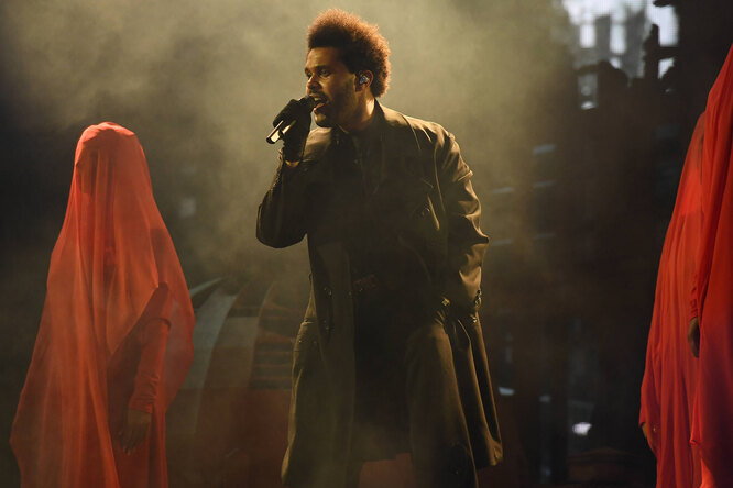«Это меня убивает». The Weeknd отменил концерт после того, как потерял голос во время выступления