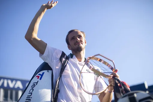 Теннисист Даниил Медведев выиграл 12-й титул на турнире в Торонто