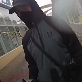 В Британии беглый преступник два месяца успешно скрывался от правосудия. Но потом решил выйти за новой Call of Duty — и его поймали