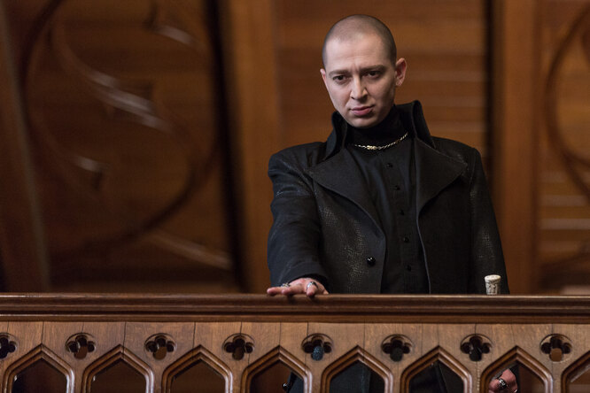 Вышел трейлер вампирского фэнтези «Ампир V» по роману Пелевина. В главных ролях — Оксимирон и Павел Табаков Вышел трейлер вампирского фэнтези «Ампир V» по роману Пелевина. В главных ролях — Оксимирон и Павел Табаков