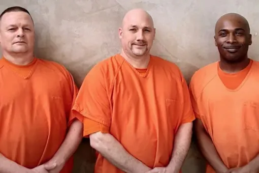 «Не форма делает человека героем»: в США трое заключенных спасли охранника, когда тот перенес сердечный приступ