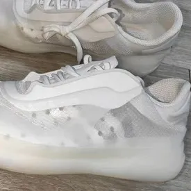 Prada и adidas готовят новую коллаборацию Prada и adidas готовят новую коллаборацию