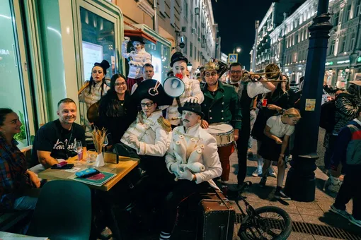 Читайте «Правила жизни» на фестивале Petrovka Friends