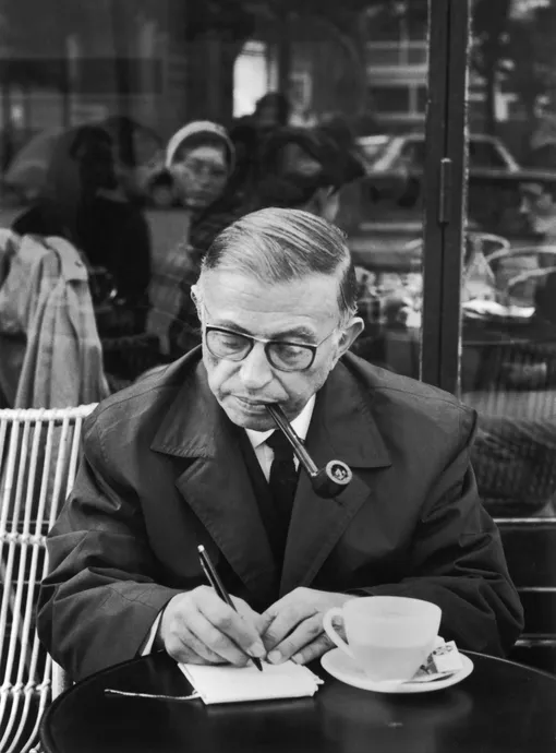 Жан Поль Сартр в ресторане «Куполь» на Монпарнасе (Dominique BERRETTY/Gamma-Rapho via Getty Images)