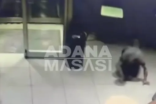 В Турции мужчина, укравший 3 кг золота, три дня скрывался от полиции в вентиляции торгового центра В Турции мужчина, укравший 3 кг золота, три дня скрывался от полиции в вентиляции торгового центра