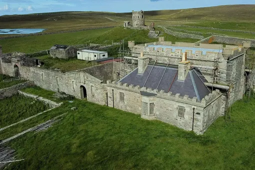 На Шетландских островах за £30 тысяч продается замок. Но за ремонт покупателю придется заплатить еще £12 млн