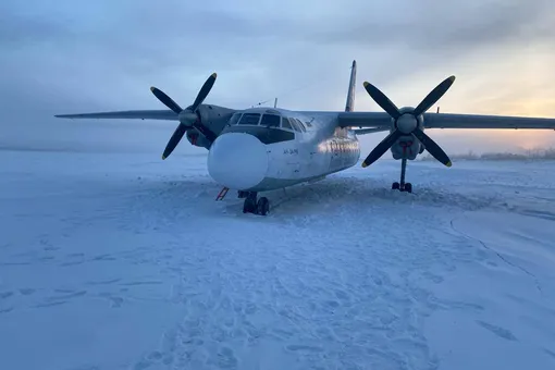 В Якутии пассажирский самолет сел на замерзшую реку Колыму