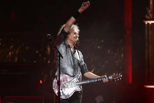 Гитарист Queen Брайан Мэй перенес сердечный приступ